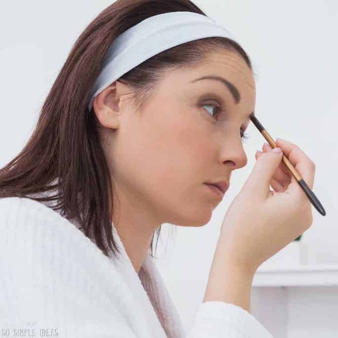 applying makeup to eyebrows