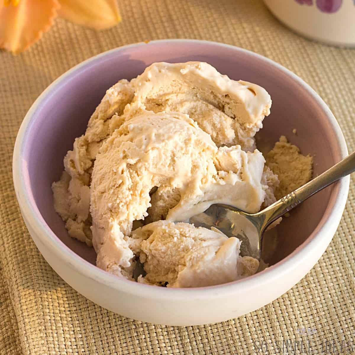 keto peach ice cream no eggs featured image