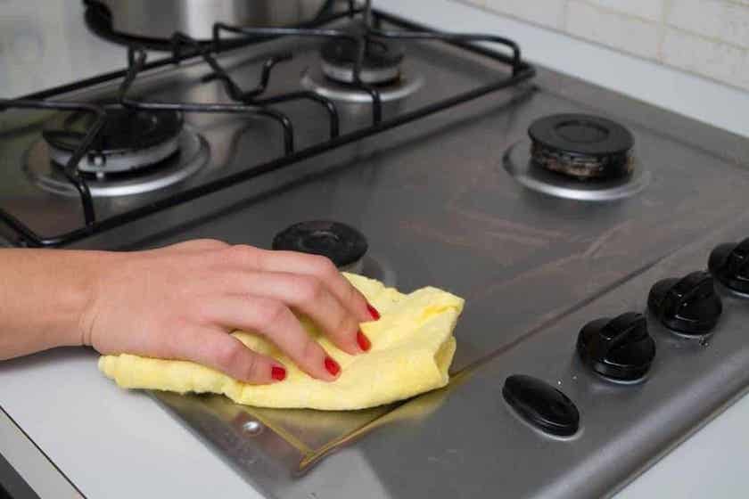 cleaning stainless steel cooktop