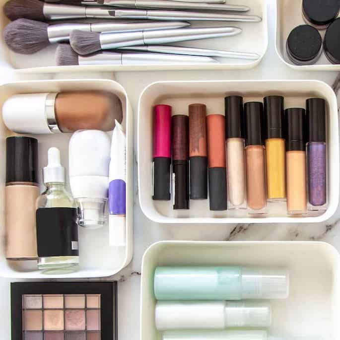 makeup storage ideas for small spaces featured image.
