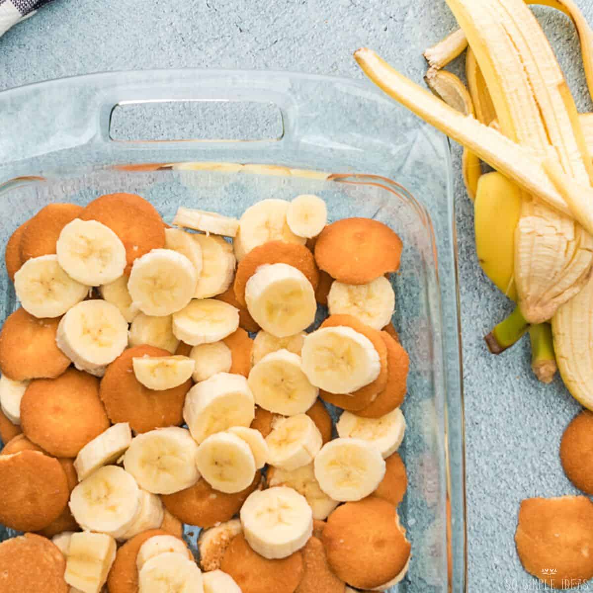 banana slices on top of nilla wafers.