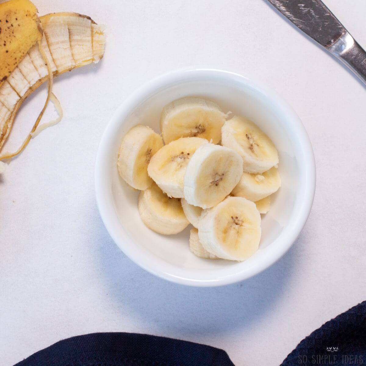 sliced banana in small bowl.